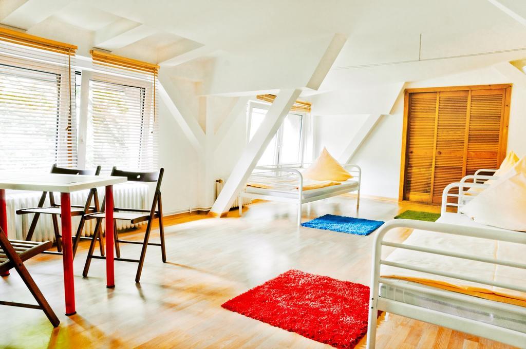 Sleep Cheap Hostel ベルリン エクステリア 写真