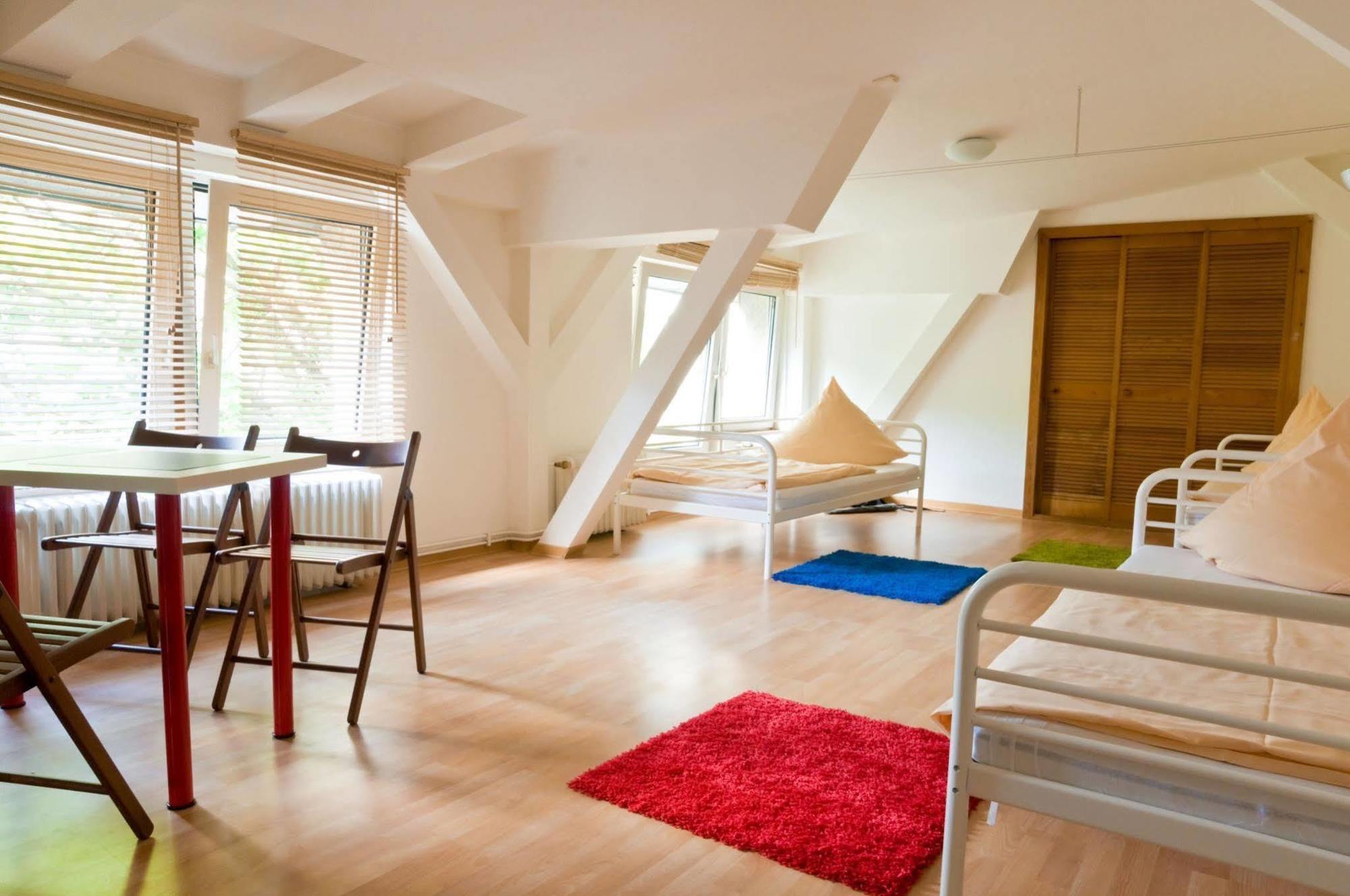 Sleep Cheap Hostel ベルリン エクステリア 写真